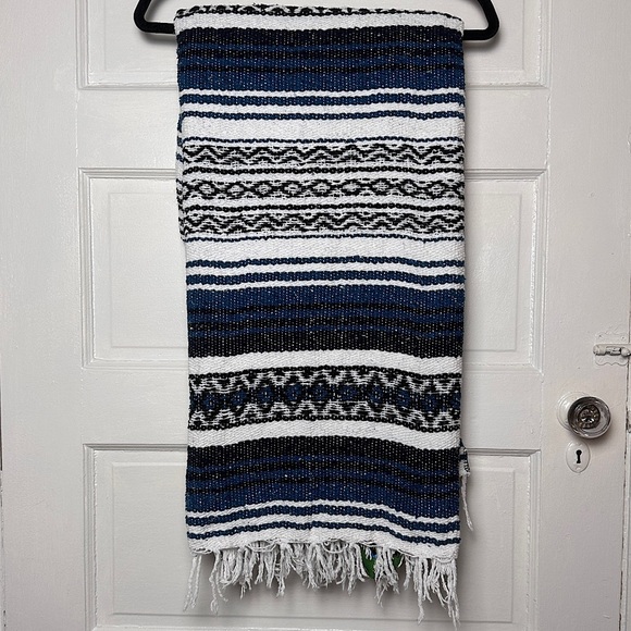 NWT Earth Ragz Southwestern Mexican Striped Falsa Throw Blanket Blue White Black - Picture 11 of 11